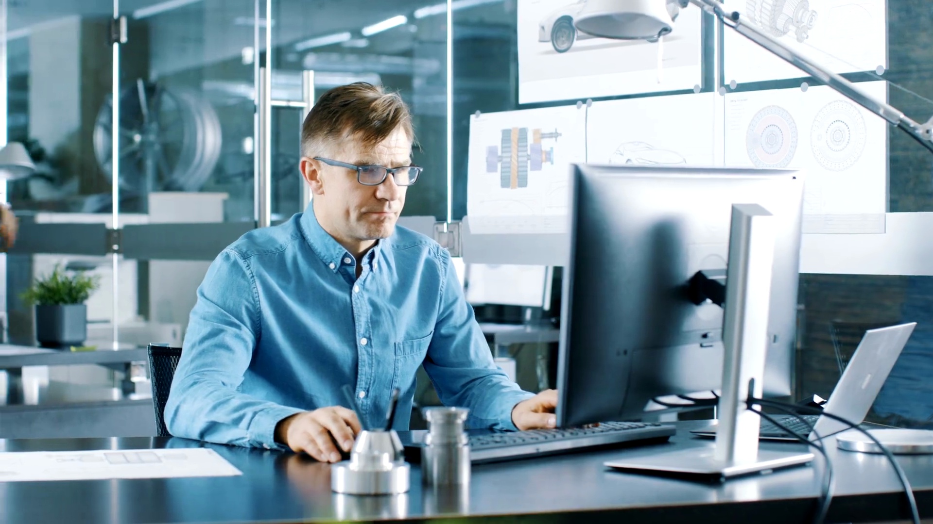 Industrial designer creating product CAD models with Nora3d AI assistant