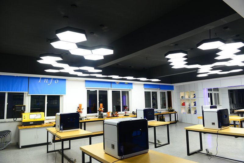 Maker using Nora3d AI CAD tool for 3D printing and prototyping