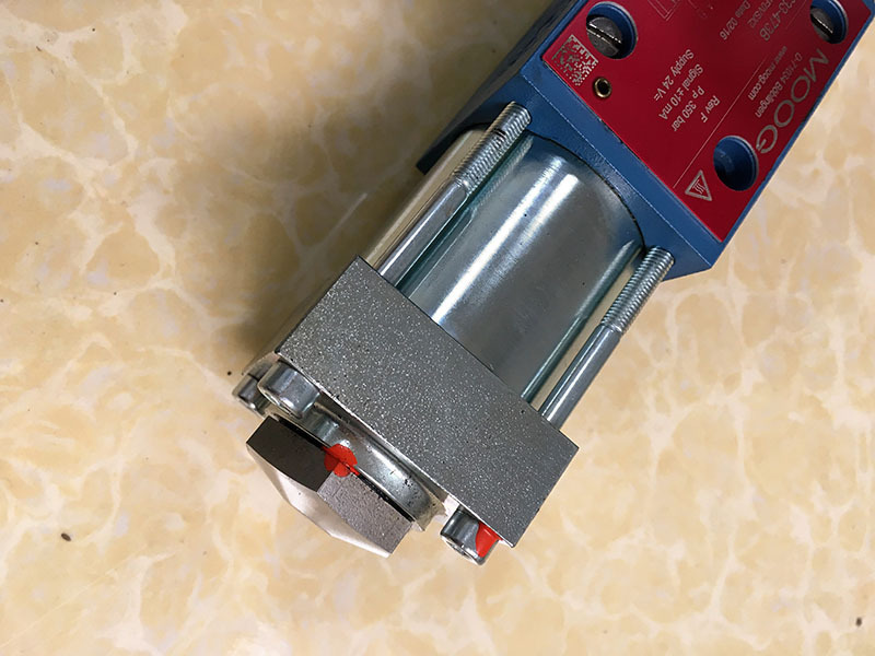MOOG D633-473B Servo Valve