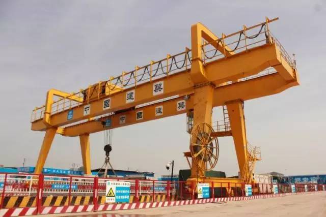 港口龙门吊