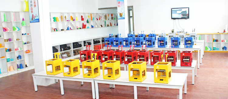 Students learning 3D CAD modeling with Nora3d AI companion in education