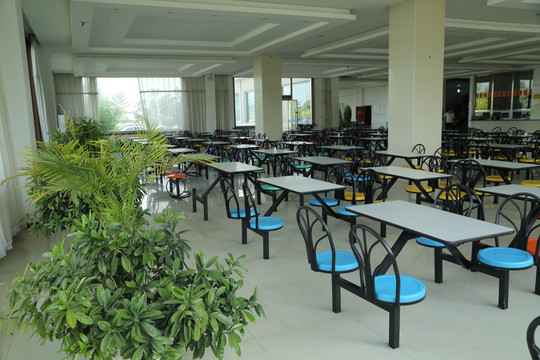 某学校食堂承包